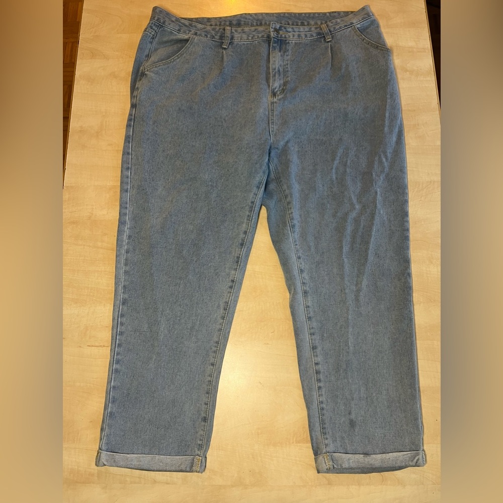 Light wash boyfriend jeans
